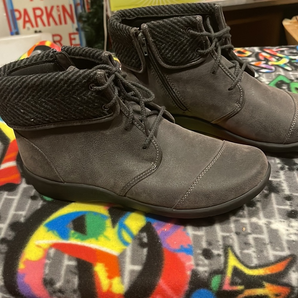 Clarks Cloudsteppers Side Zip Boot - image 2